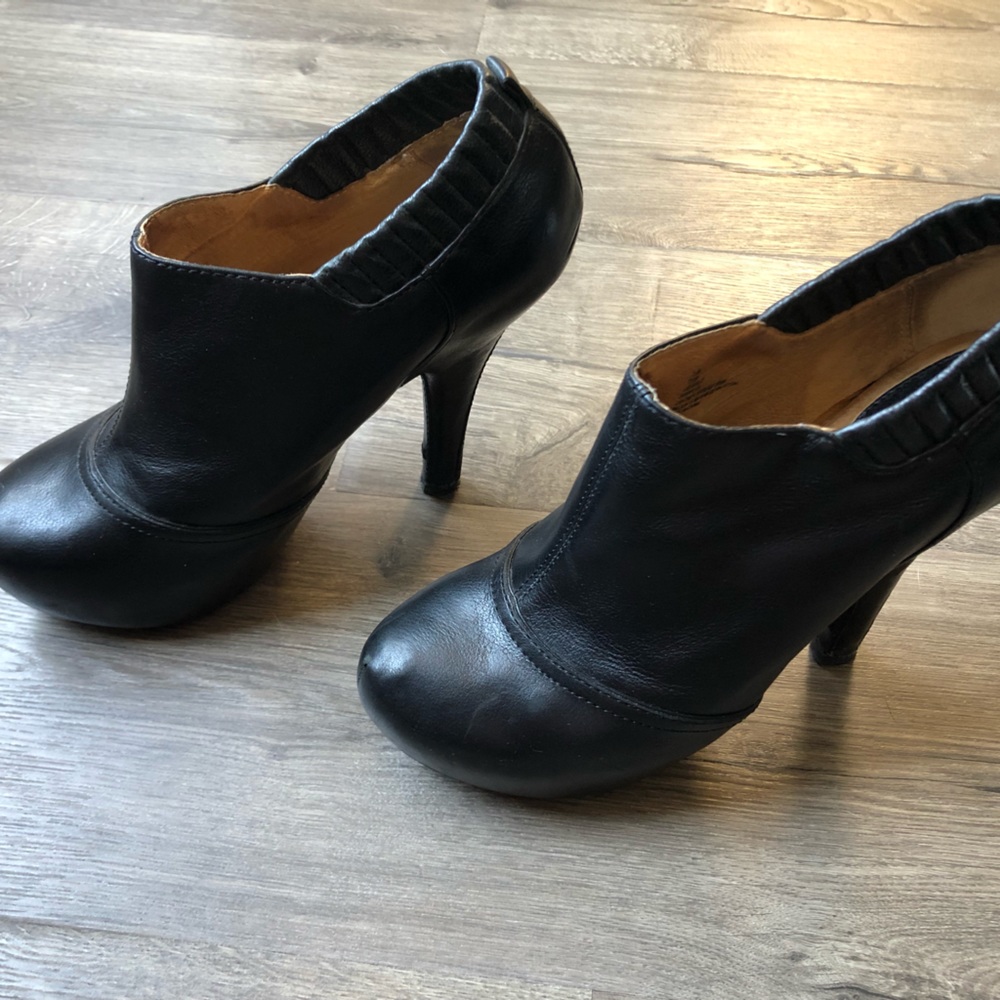 Frye black leather booties size 7.5